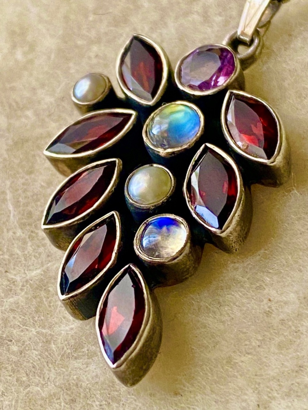 Lovely Nicky Butler Multi-gemstone Leaf Pendant - Picture 7 of 7
